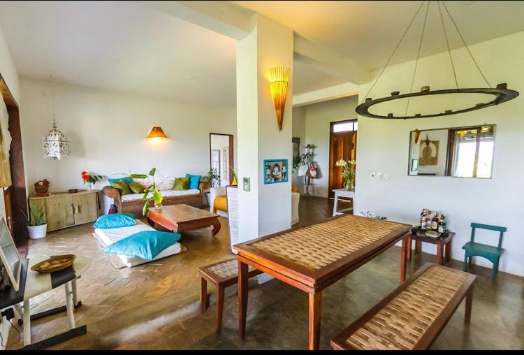 Bed and Breakfast Espelho Bahia Blue House Прая-ду-Эспелью Экстерьер фото